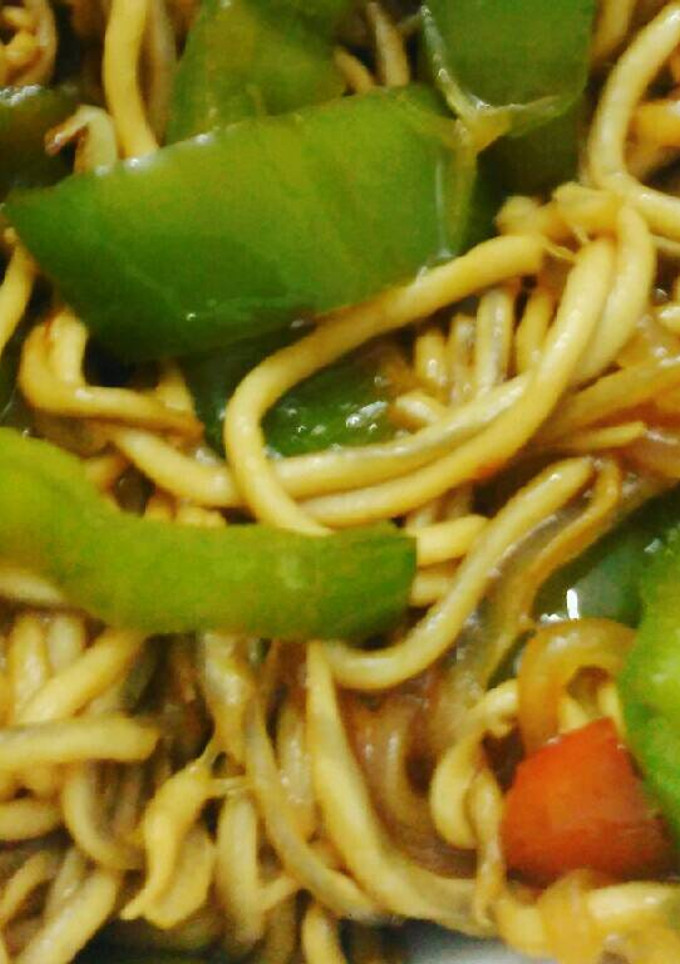 Una foto de Gulas con soja y verduras