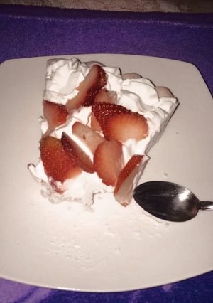 Una foto de Tarta de frutillas 🍓