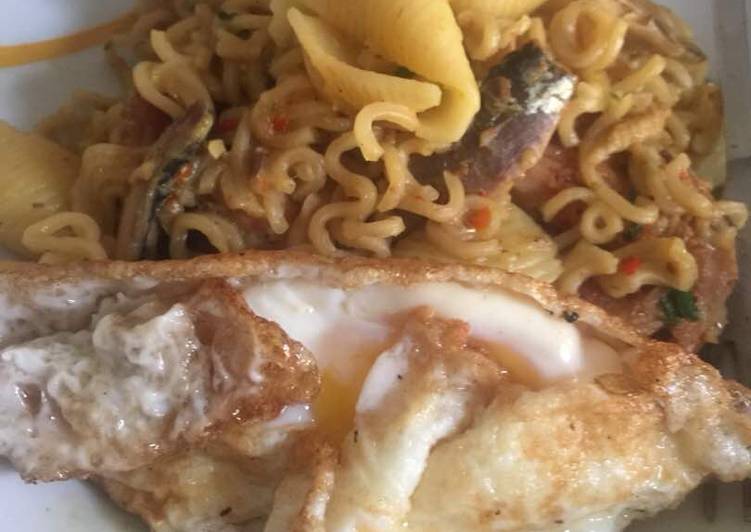 Sardine Noodles with cooked macaroni and fried egg