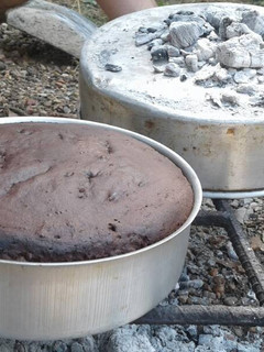 Una foto de Torta de chocolate a las brasas "A dos fuegos o infiernillo"