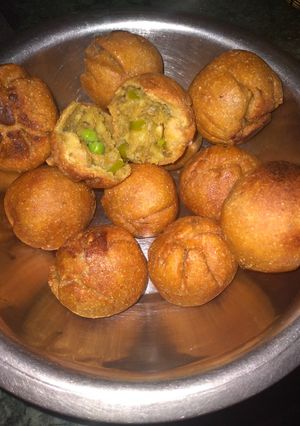 आलू की मसाला बाटी (Aloo ki masala bati recipe in Hindi) रेसिपी मुख्य फोटो