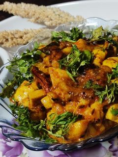 अचारी पेरू (achari peru recipe in marathi) रेसिपी चे मुख्य फोटो
