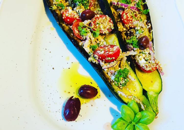 Gefüllte Zucchini mit Quinoa – Greek Style