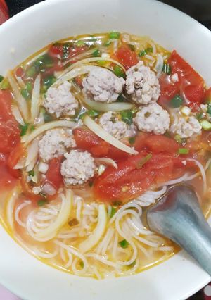 Hình của món Bún cà chua thịt viên.