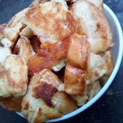 A picture of French toast nuggets.