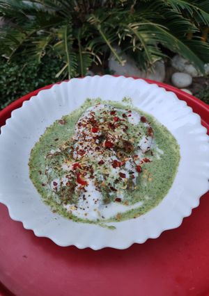 A picture of Aloo dahi bara chat.