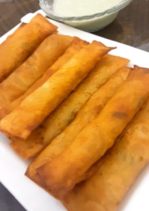 A picture of Spaghettis and veg rolls.