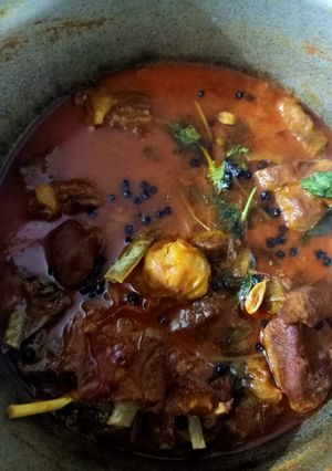 A picture of Bihari style mutton curry.
