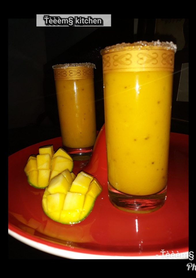 A picture of Mango smoothie.