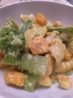 Une photo de Wok de légumes et crevettes