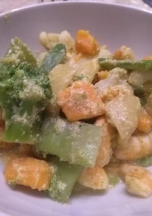 Une photo de Wok de légumes et crevettes