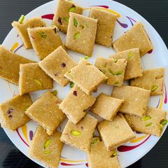 A picture of Tal papadi.