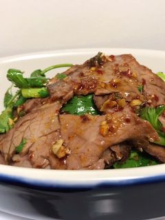 凉拌 ·牛肉片(微辣·巧用西式烤牛肉片) 的食譜成品照片