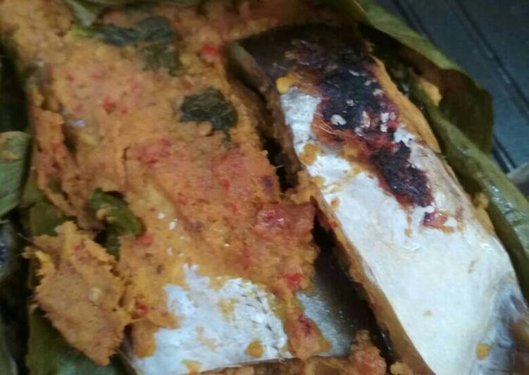 Pepes patin tempoyak terasi panggang