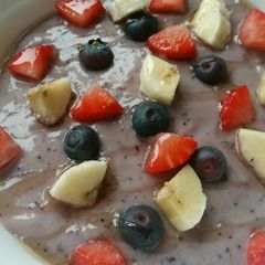 A picture of Vickys Blueberry-Oatmeal Smoothie Bowl, GF DF EF SF NF.