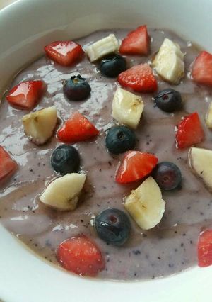 A picture of Vickys Blueberry-Oatmeal Smoothie Bowl, GF DF EF SF NF.