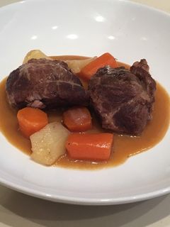 Una foto de Carrilleras al vino tinto