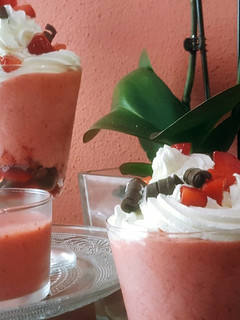 Una foto de Mousse de fresa y frambuesa