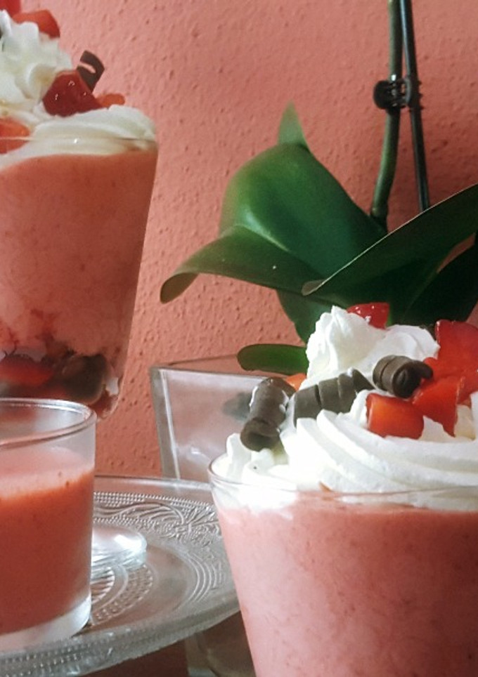 Una foto de Mousse de fresa y frambuesa
