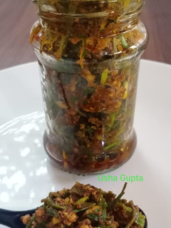 हरे लहसुन और मिर्च का अचार(hare lehsun aur mirch ka achar recepie in hindi) रेसिपी मुख्य फोटो