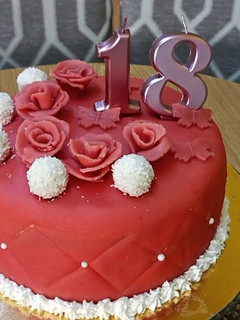 Marcipánnal bevont kókuszkrémes torta recept fotója