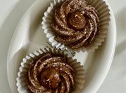 Una foto di dolce al cucchiaio