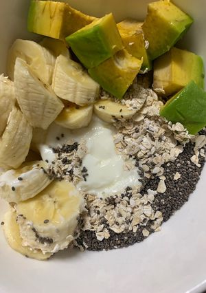 Hình của món Ăn sáng sữa chua+yến mạch+trái cây.