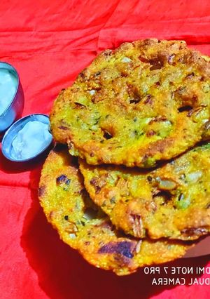 A picture of Thalipeeth.
