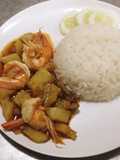 กุ้งผัดมันฝรั่งพริกไทยราดหน้าข้าว
