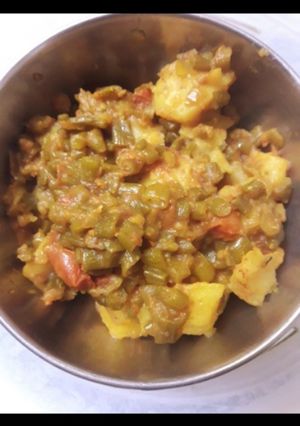 फ्रेंच बींस और आलू (french beans aur aloo recipe in Hindi) रेसिपी मुख्य फोटो