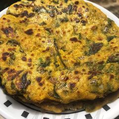 A picture of Methi Palak Besan Paratha.