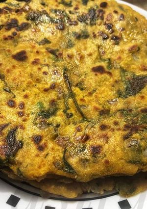 A picture of Methi Palak Besan Paratha.