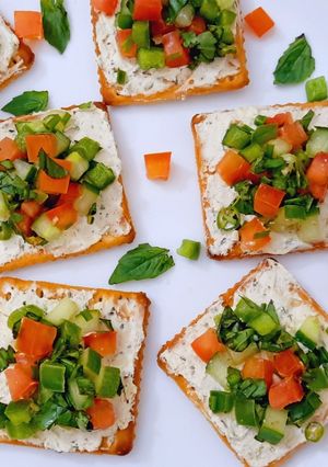 A picture of Salsa Cream Cracker Bites.