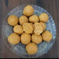 A picture of Besan laddo.