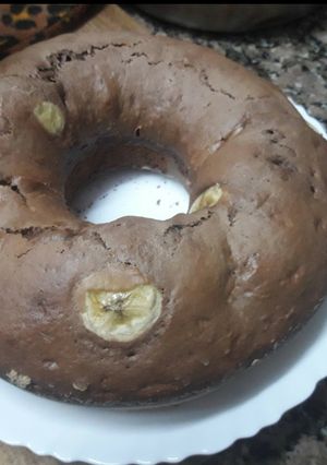 Una foto de Bizcochuelo de chocolate con trocitos Banana🍌🍰🍫