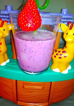A picture of Mix berries smoothie (Blueberry, raspberry, strawberry, blackberry).