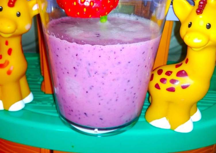 Recipe of Award-winning Mix berries smoothie (Blueberry, raspberry, strawberry, blackberry)