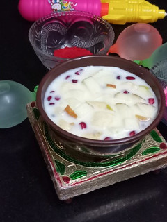 ફ્રુટ કસ્ટર્ડ (Fruit Custard Recipe In Gujarati) રેસીપી મુખ્ય ફોટો