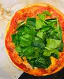 Pizza mediterránea de jamón y espinaca fresca 🍕🌿