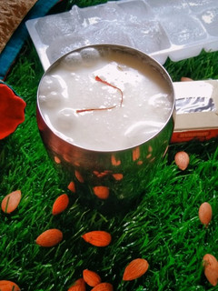 मीठी लस्सी (meethi lassi recipe in Hindi) रेसिपी मुख्य फोटो