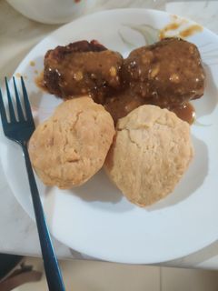 A picture of Chicken Sausage Patties and Gravy.