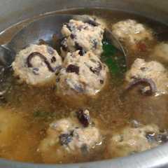 รูปของ Bakso ayam udang jamur kuping