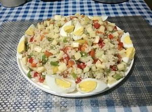 Une photo de Salade de Riz aux Légumes Croquants 🥗