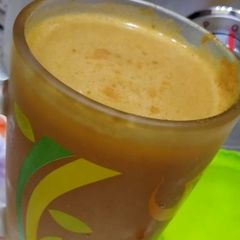 A picture of Apple with peel Juice.