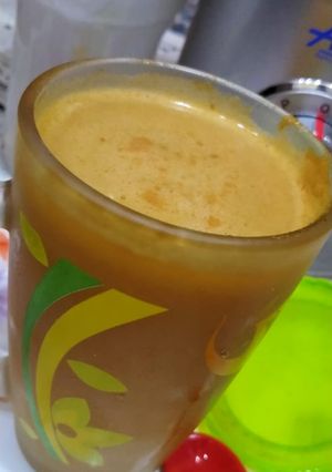 A picture of Apple with peel Juice.