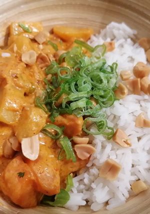 Une photo de Curry rouge de légumes
