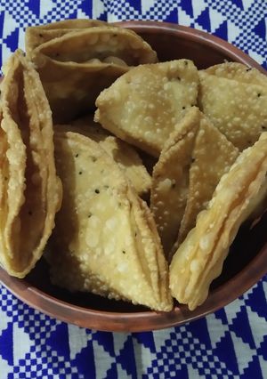 খাস্তা নিমকি রেসিপির প্রধান ছবি