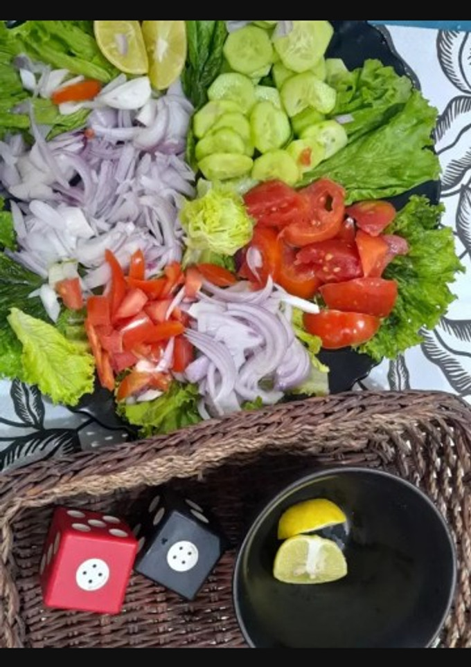 A picture of Fresh salad 🥗.
