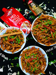 वेज नूडल्स (veg noodles recipe in Hindi) रेसिपी मुख्य फोटो