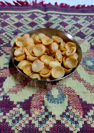 चटपटे फ्रायम्स (chatpate fryums recipe in Hindi) रेसिपी मुख्य फोटो